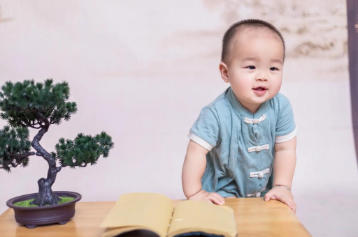 赤壁六个月宝宝摇头正常吗